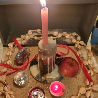 "Rituel d'Amour avec Photo et Miel : Célébrez la Magie de la Romance"