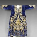 Robe de mariage, Bindalli, en velours bleu nuit brodé en kabarma doré. Turquie, art ottoman, XIXe siècle.