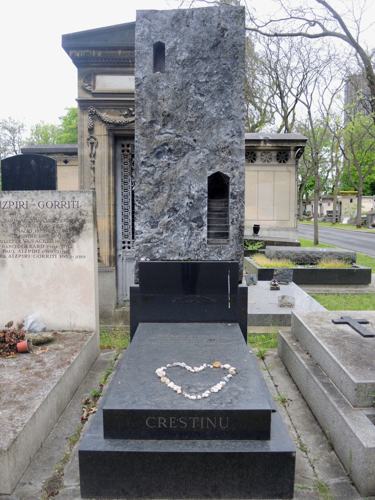 Paris, cimetière Montparnassse, sculpture, tombe de Crestinu (75)