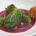 Ballotine de pigeon au foie gras, griottes, romanesco, cuisse désossée et glacée au jus de pigeon
