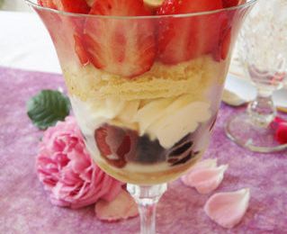 FONTAINEBLEAU AUX FRAISES ET AUX MYRTILLES EN VERRINES - JEU CONCOURS FEELING COOKING : les verrines salées ou sucrées de l’été 