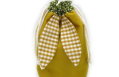 Petite pochette oreilles de lapin jaune kaki thème Pâques