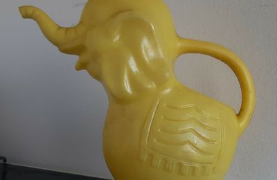00923 ARROSOIR ELEPHANT JOUET DE PLAGE MARQUE INCONNUE 