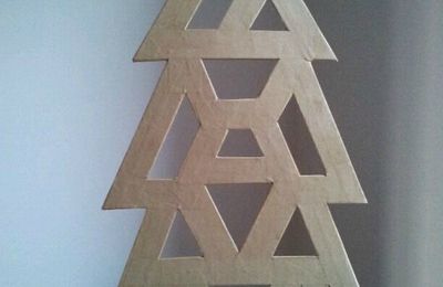 Sapin triangle en carton