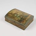 Boite à perruques en bois laqué à décor de scènes d'Extrême-Orient et de guirlandes de fleurs. Angleterre, XVIIIème siècle