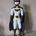 2ème héros : Batman !! crocheté à ma façon de style grandeur Barbie