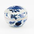 A Chinese porcelain box, Ming dynasty, Wanli Period (1573-1620) 