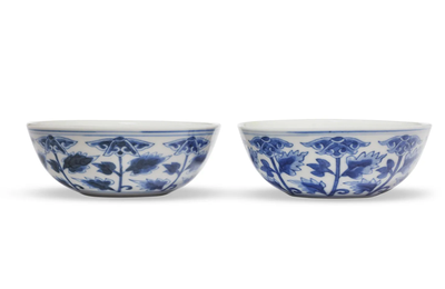 A pair of blue and white cups, Xuantong eight-character cyclical jiyou marks in underglaze blue corresponding to 1909 and of the