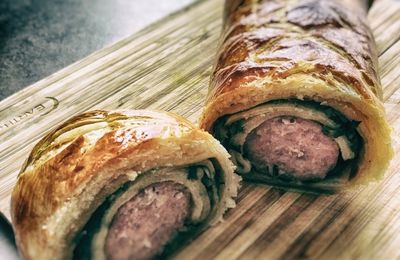 CELLE QUI DÉCOUVRAIT LA FRANCHE-COMTÉ: MORTEAU FEUILLETÉE FAÇON BŒUF WELLINGTON, CANCOILLOTTE AU VIN ROUGE ET CHOUCROUTE