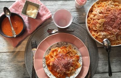 Farfalles aux poivrons et aux tomates