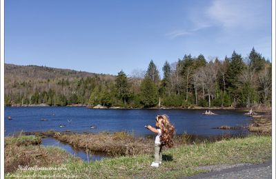 Léa et le petit vison curieux (visite au parc national)