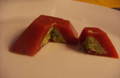 Dômes de tomate au coeur de pesto