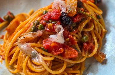 Spaghetti alla puttanesca con guanciale