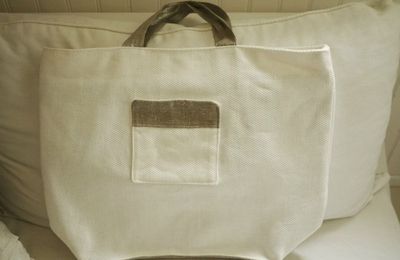 Grand sac de plage en lin épais blanc avec poche lin métalisé intérieur PVC. Sac Développement durable