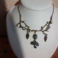 collier aux branches , perle en aventurine