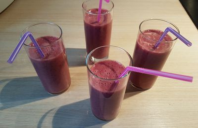 SMOOTHIE FRUITS ROUGES, ANANAS ET BANANES
