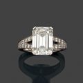 Boucheron. Belle bague ornée d'un beau diamant de taille émeraude pesant 5,25 cts