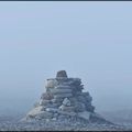 le cairn Bellot dans la brume