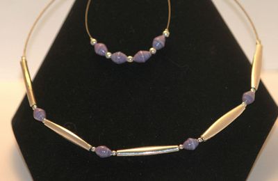 Parure Collier-Bracelet, perles métal, perles papier.Creation Unique 
