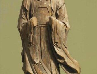 A carved wood figure of an official, Ming dynasty, 17th century