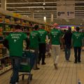 "Le collectif Boycott 68 vide des rayons chez Carrefour à Illzach-Mulhouse" 