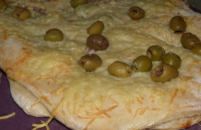 Fougasse au bacon et aux olives