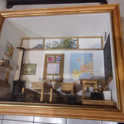 CADRE VITRINE, la salle de classe de l'instit des années 50