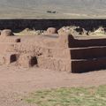 BOLIVIE - TIWANAKU - La pyramide AKAPANA -