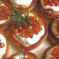 BLINIS ŒUFS DE SAUMON CRÈME FRAÎCHE À LA VODKA