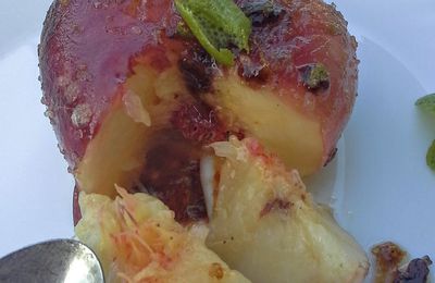 Pêches plates rôties caramélisées au citron vert / La plancha ENO