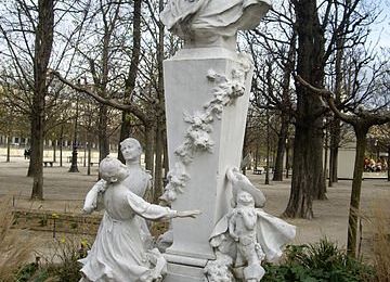 Statues de femmes à Paris