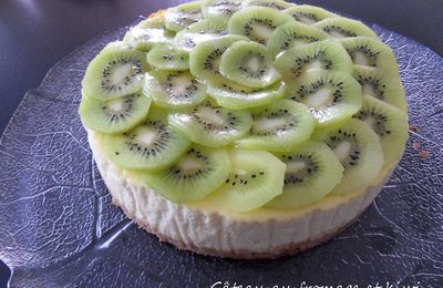 GÂTEAU AU FROMAGE ET KIWIS 