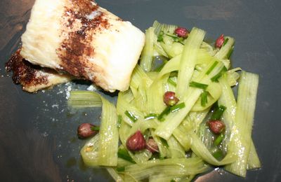 Roulade de lingue (julienne) à la cannelle et salade de rhubarbe à la ciboulette