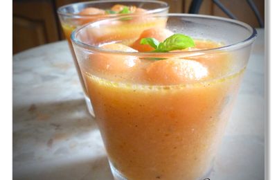 Gaspacho de melon et pêches jaunes au citron 