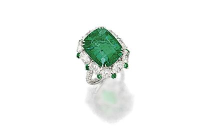 10.35 carats Colombian Emerald and Diamond Ring