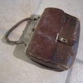 S372 : Petit sac en cuir 1900