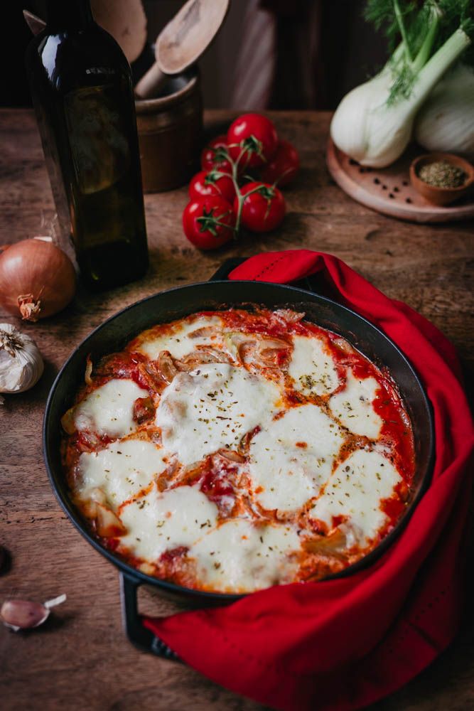 plat familial, pas cher, avec des légumes, plat végétarien, sans viande, gratin de fenouil, tomates, origan, mozzarella, basilic, recette été, méditerranéenne, facile, rapide