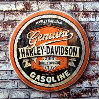 Panneau Harley Davidson vintage sur fond de brique, peint sur un panneau sandwitch alu format 102x76 cm.