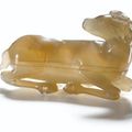 A superb Imperial 'Recumbent deer' agate box and cover. Yuwan mark and period of Qianlong