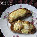 Tartines banane et fromage 