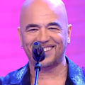 Invité de « Comment Ca Va Bien » sur France 2 @ObispoPascal chante «Le Grand Amour» pour la 1ère fois à la télé ! Replay+photos