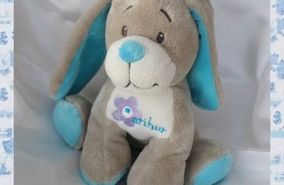 Doudou Peluche Chien Arthur Gris Blanc Bleu Fleur Arthur Et Lola Bébisol