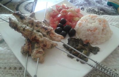 brochettes grillées avec garniture