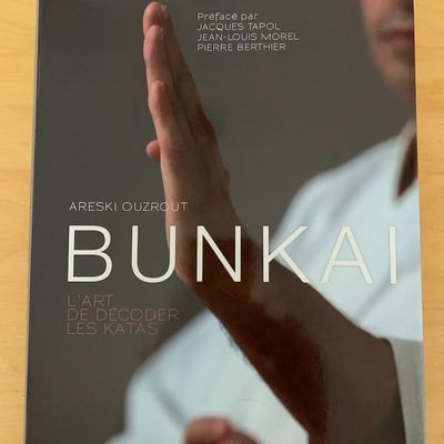 RESSOURCES : Livre (documentaire) - « Bunkaï, l'art de décoder les katas » - Areski OUZROUT