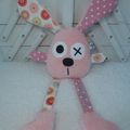 Doudou lapin rose écru personnalisé