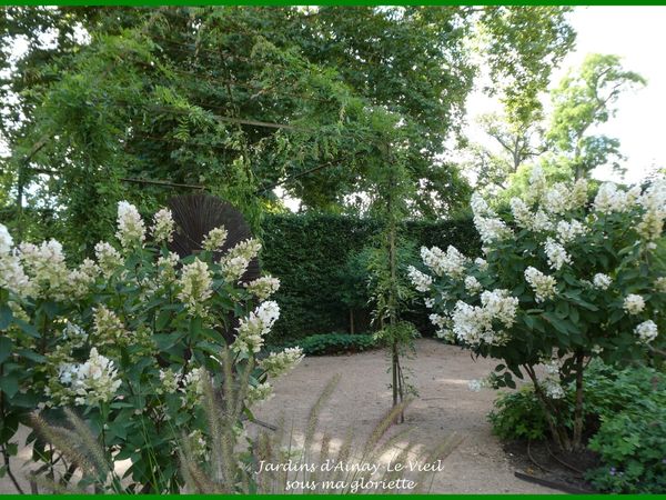Les jardins d'AINAY-Le-VIEIL [18200] AINAY-LE-CHATEAU