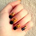 Nail art halloween : dégradé noir sur vernis orange et chauves-souris