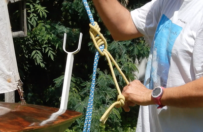 Nœud français, variante du Machard : un autobloquant d'alpinisme en mer. Comment le faire et quand l'utiliser