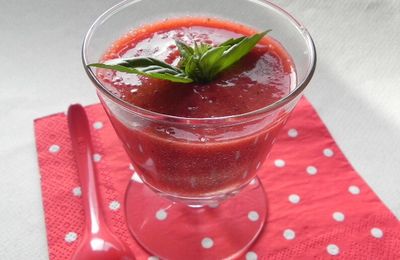 Soupe froide tomate et fraises, sans gluten et sans lactose
