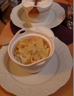 Comme un gratin de chou fleur, pommes, oignon et poulet sauce curry&hellip;en cocotte !!